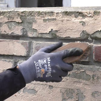 Udskiftning af mursten pris: Rens fugerne med en børste Udskiftning af mursten pris: Rens fugerne med en børste